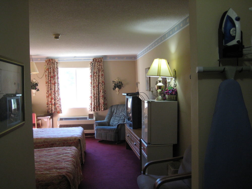 Lake Tree Inn & Suites Marion Eksteriør bilde