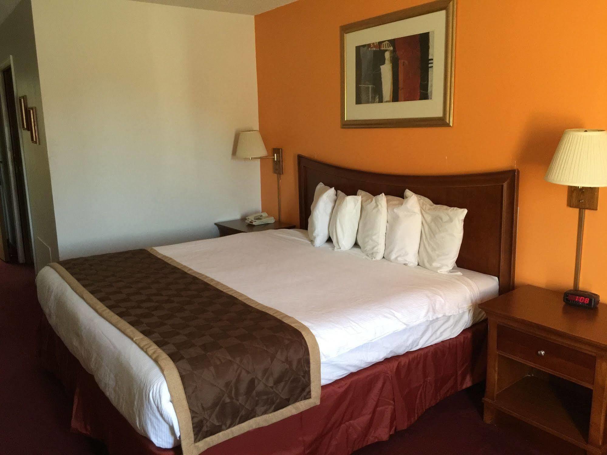Lake Tree Inn & Suites Marion Eksteriør bilde
